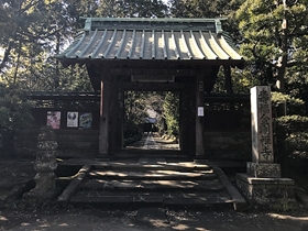 総門から見た参道