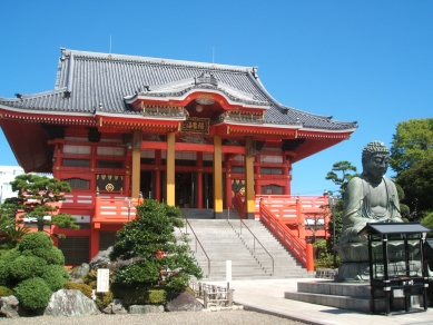 阿弥陀如来像と本堂（その２）