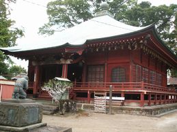 観音堂と二宮金次郎像