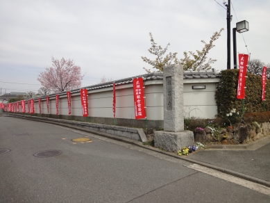 たくさんの赤いのぼり旗