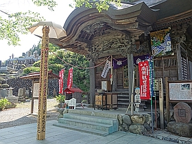 祈願塔と観音堂