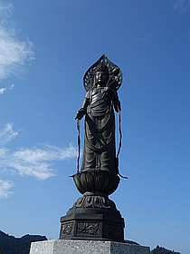 お船観音像（正面）