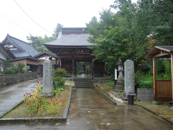 山門からの境内