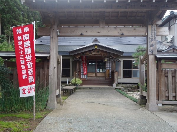 山門からの本堂