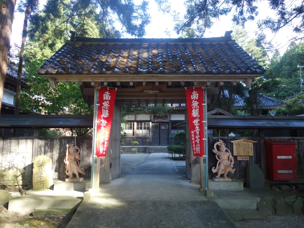 山門からの本堂