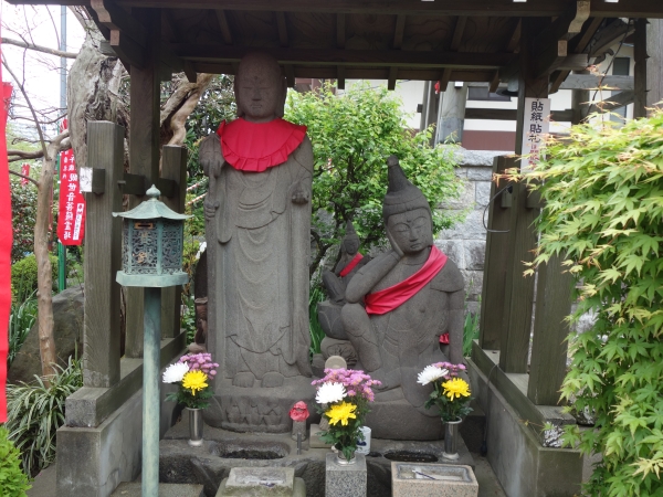 等身大の如意輪観音石像