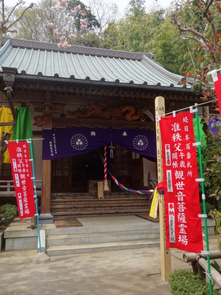 開帳塔婆と観音堂