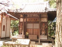 里見義尭公を祀るお堂