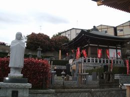 伝教大師像と観音堂