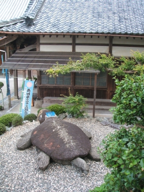 龍亀大菩薩の石像