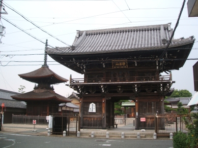 多宝塔と仁王門