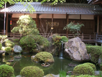 芭蕉池と西国観音堂