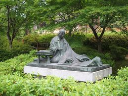 紫式部の像