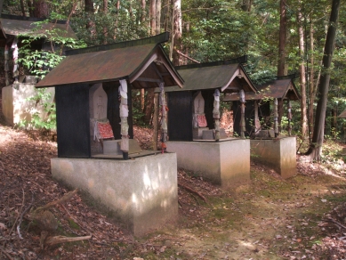 ミニ西国三十三所の観音様を祀る社