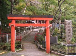 満願弁財天堂入口