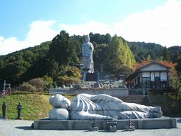 天竺渡来大観音像と釈迦涅槃石